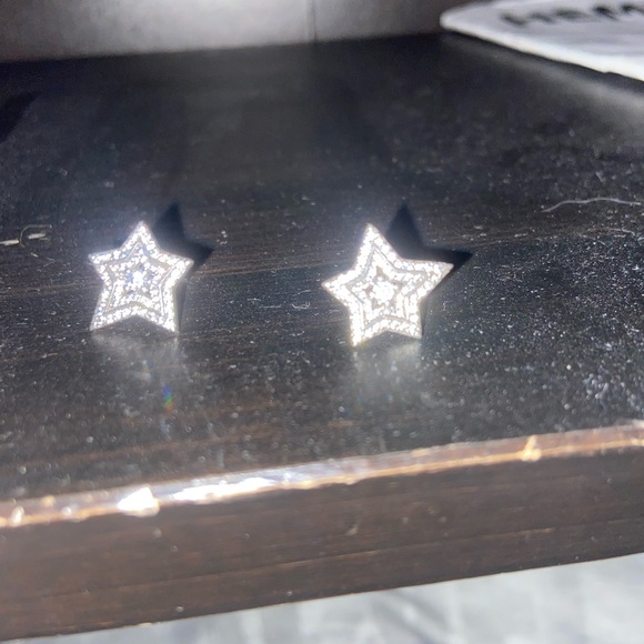 Pandora Earrings - Picture 4 of 5